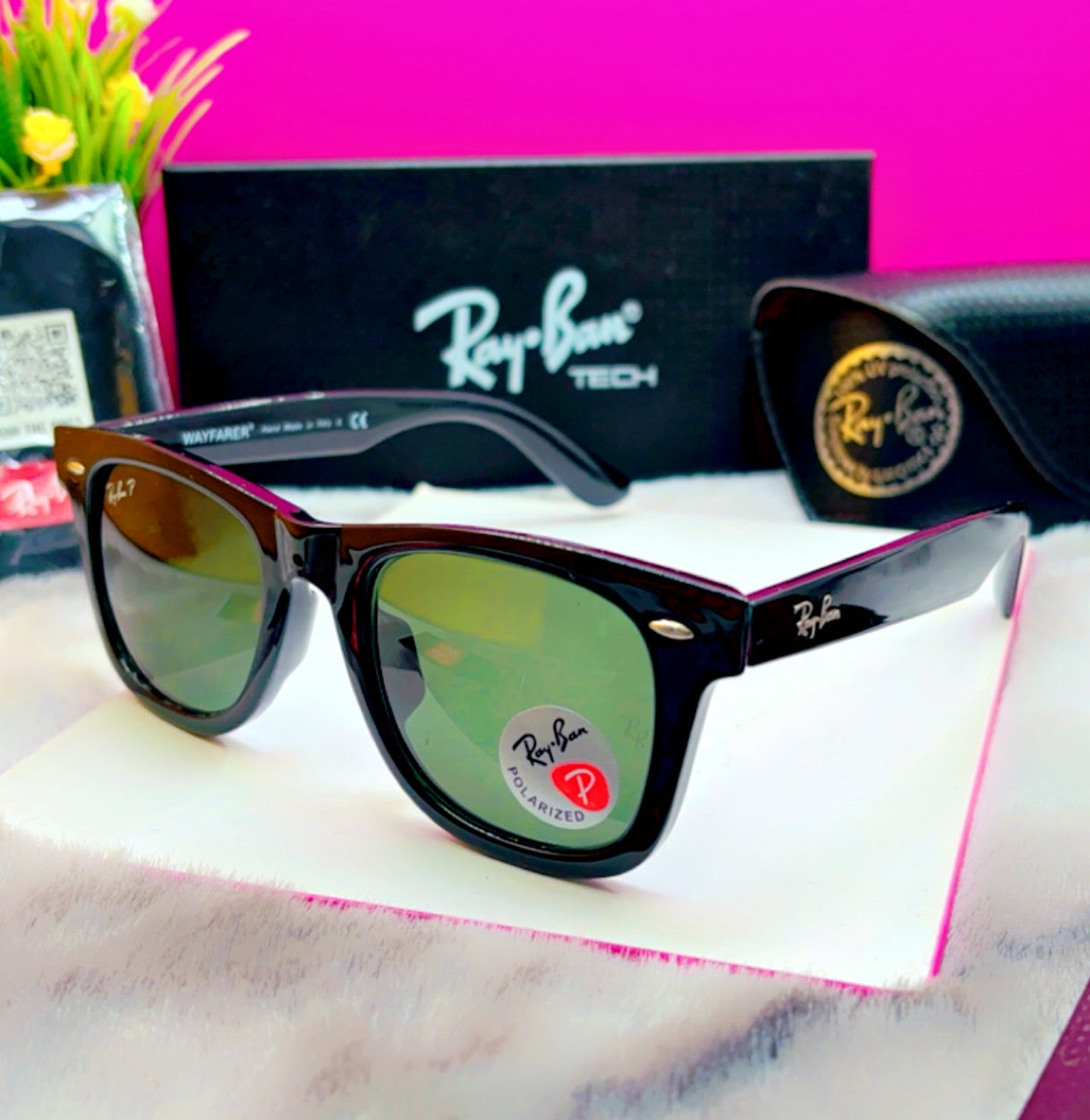 Ray-Ban Wayfarer Polarized Sunglasses – Classic Black Frame with Green Lenses